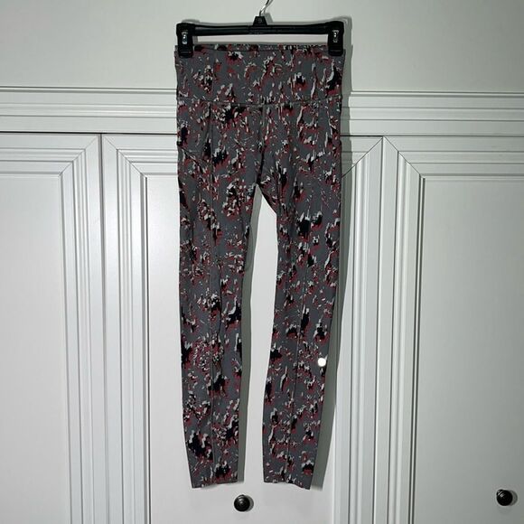 Lululemon Fast And Free High Rise Legging Size 4 - Picture 1 of 9